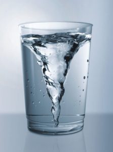 Egy pohár víz többre képes, mint gondolnánk.